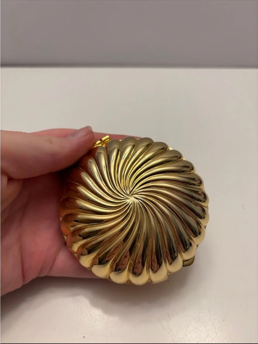 Vintage Swirl Design Gold Partylite Compact Travel Clam tealight candle holder
